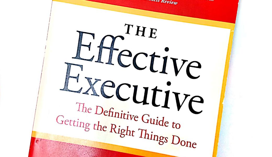 Buchcover in rot und weiß, Peter Drucker, The Effective Executive